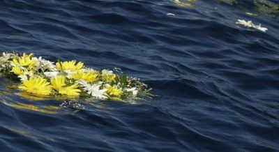 corona-di-fiori-per-i-migranti-morti-in-mare_416073